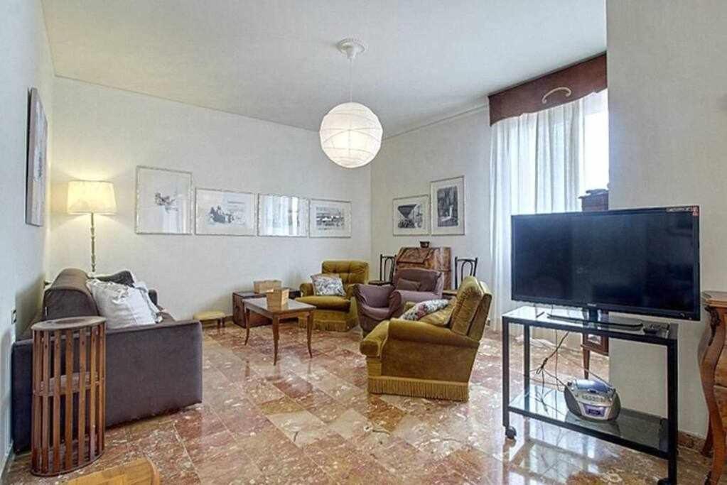Frati Bigi With Two Bedrooms And Parking Apartamento Florencia