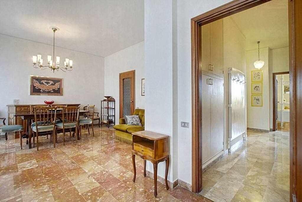 Frati Bigi With Two Bedrooms And Parking Apartamento Florencia