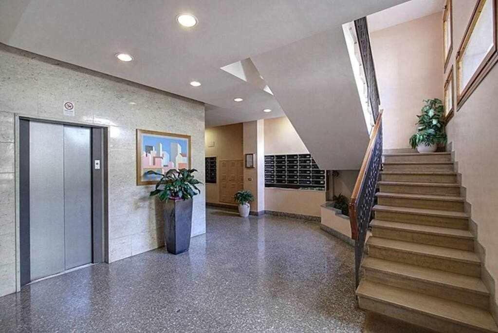 Frati Bigi With Two Bedrooms And Parking Apartamento *