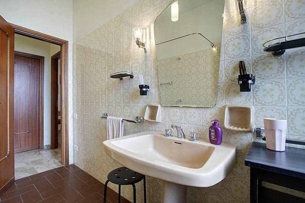 Frati Bigi With Two Bedrooms And Parking Apartamento *