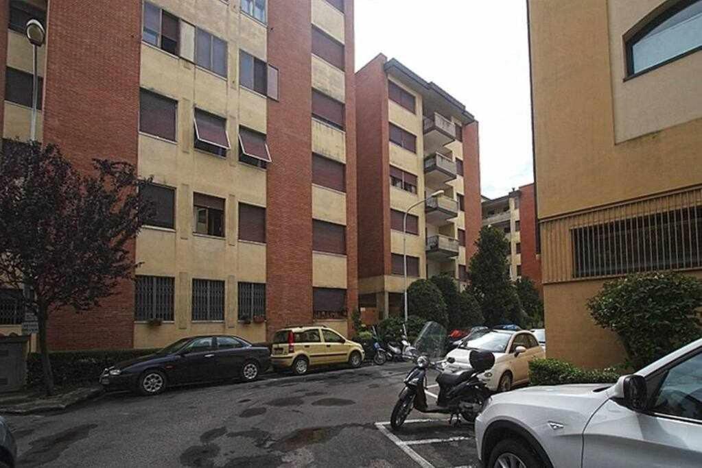 Frati Bigi With Two Bedrooms And Parking Apartamento