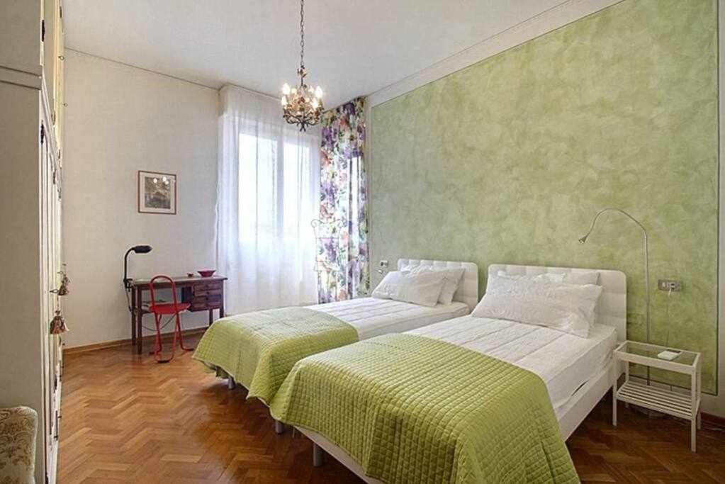 Frati Bigi With Two Bedrooms And Parking Apartamento *